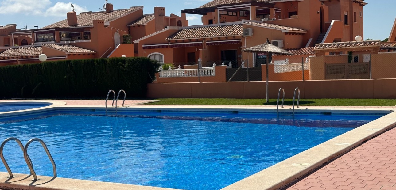Sale - Apartment / flat -
Torrevieja - Aguas Nuevas