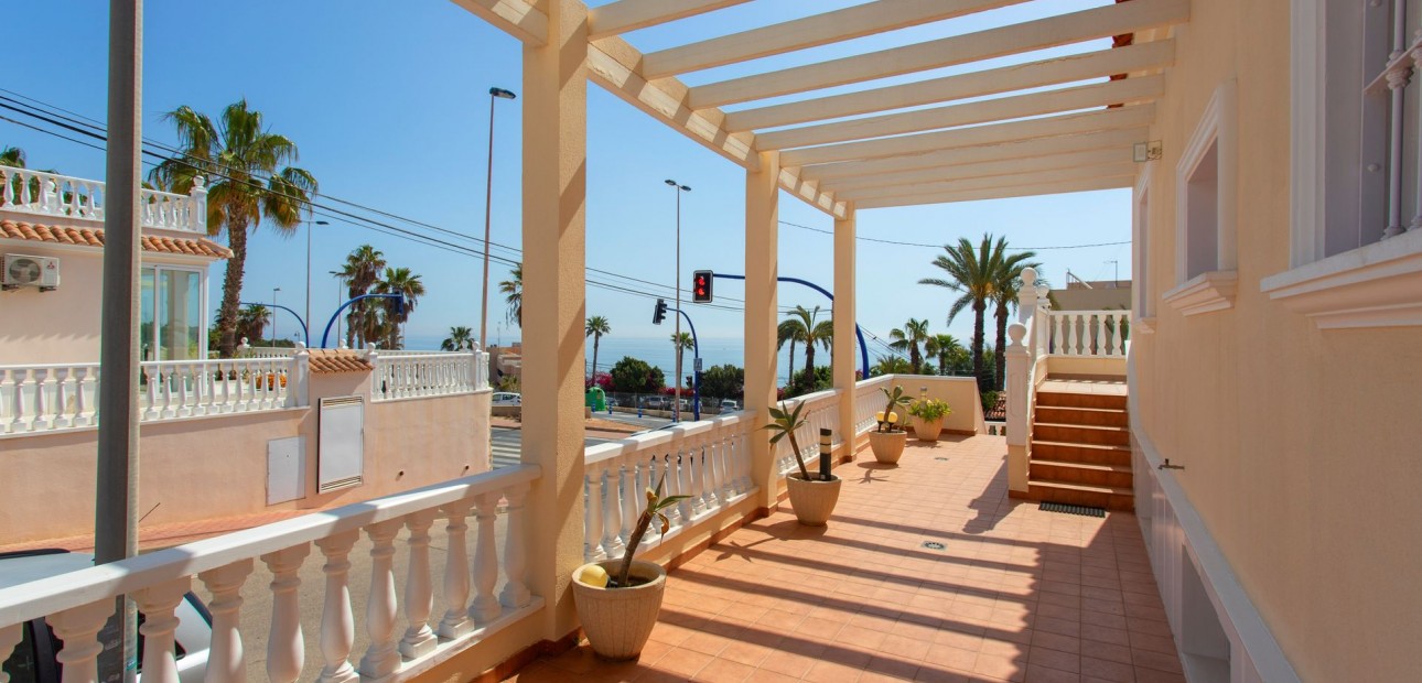 Venta - Villa -
Torrevieja