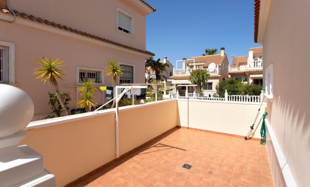 Venta - Villa -
Torrevieja