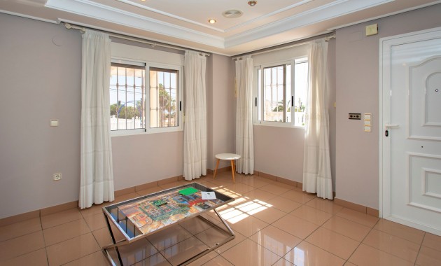 Venta - Villa -
Torrevieja