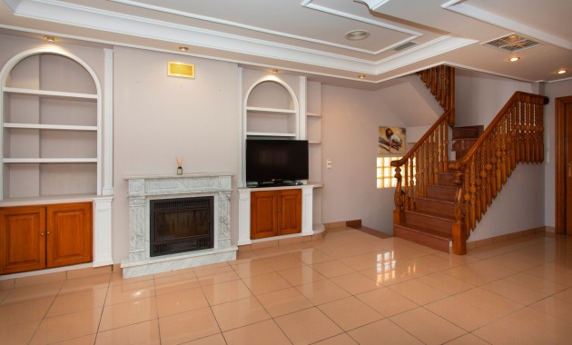 Venta - Villa -
Torrevieja
