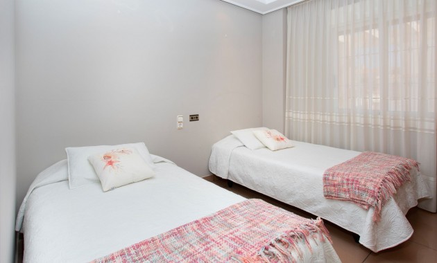 Venta - Villa -
Torrevieja