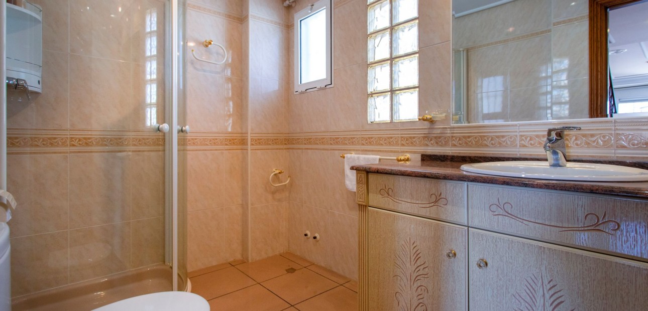 Venta - Villa -
Torrevieja