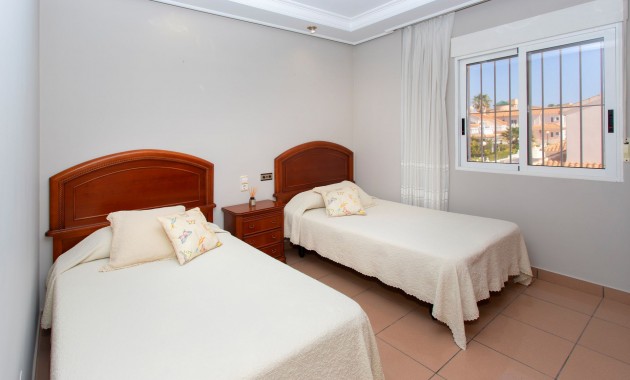 Venta - Villa -
Torrevieja
