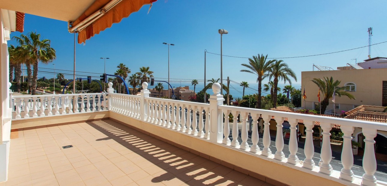 Venta - Villa -
Torrevieja