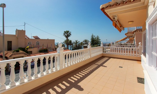 Venta - Villa -
Torrevieja
