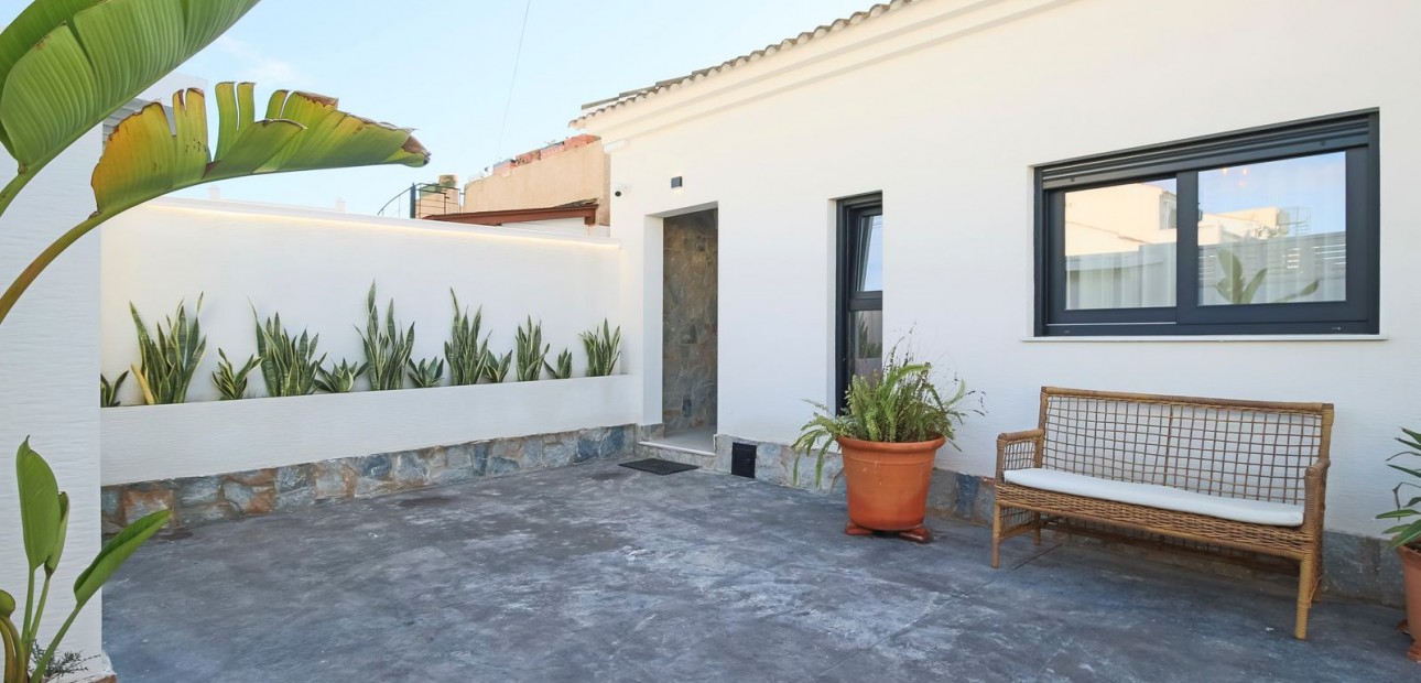 Sale - Villa -
Torrevieja