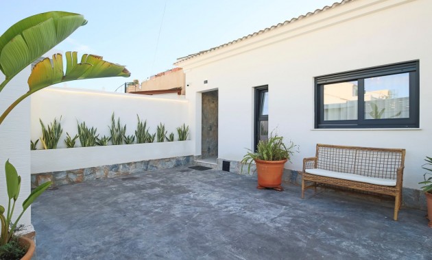 Sale - Villa -
Torrevieja
