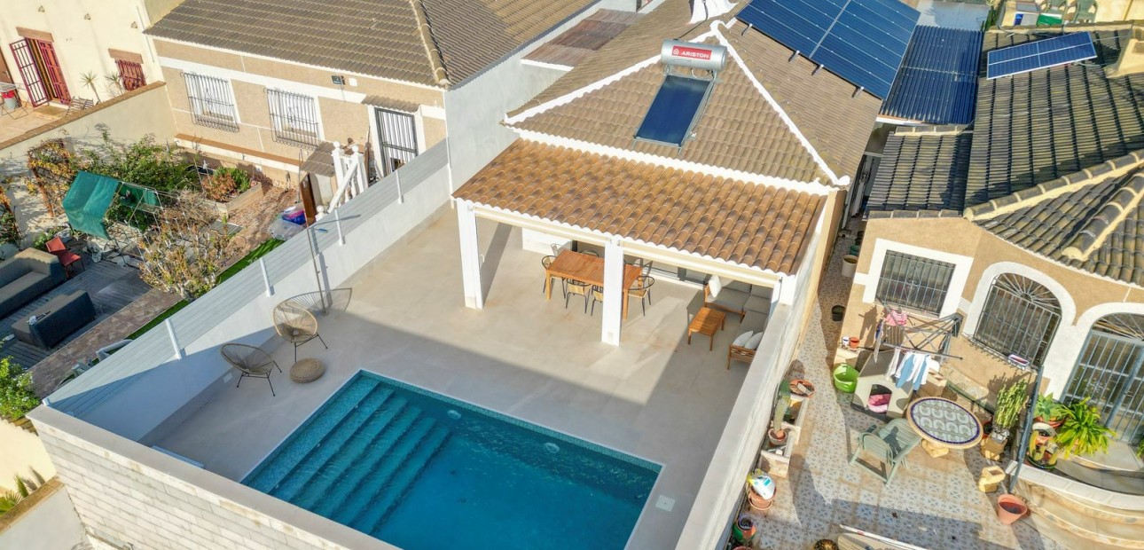 Sale - Villa -
Torrevieja