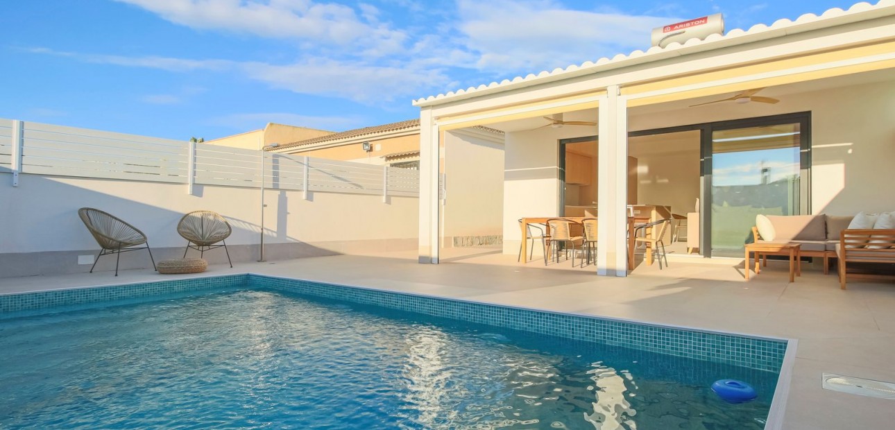 Sale - Villa -
Torrevieja