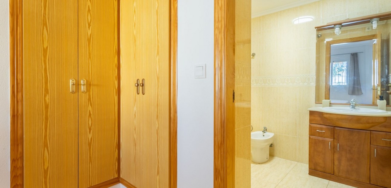 Sale - Apartment / flat -
Playa Flamenca