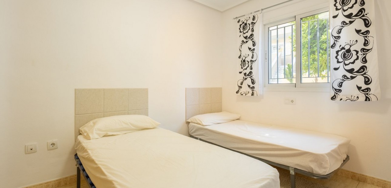 Sale - Apartment / flat -
Playa Flamenca