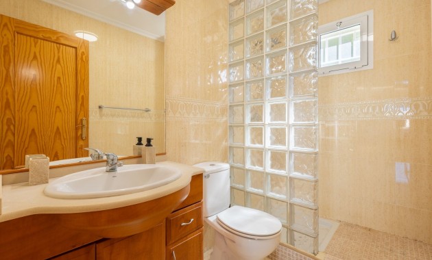 Sale - Apartment / flat -
Playa Flamenca