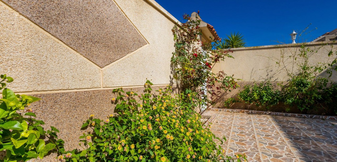 Sale - Apartment / flat -
Playa Flamenca