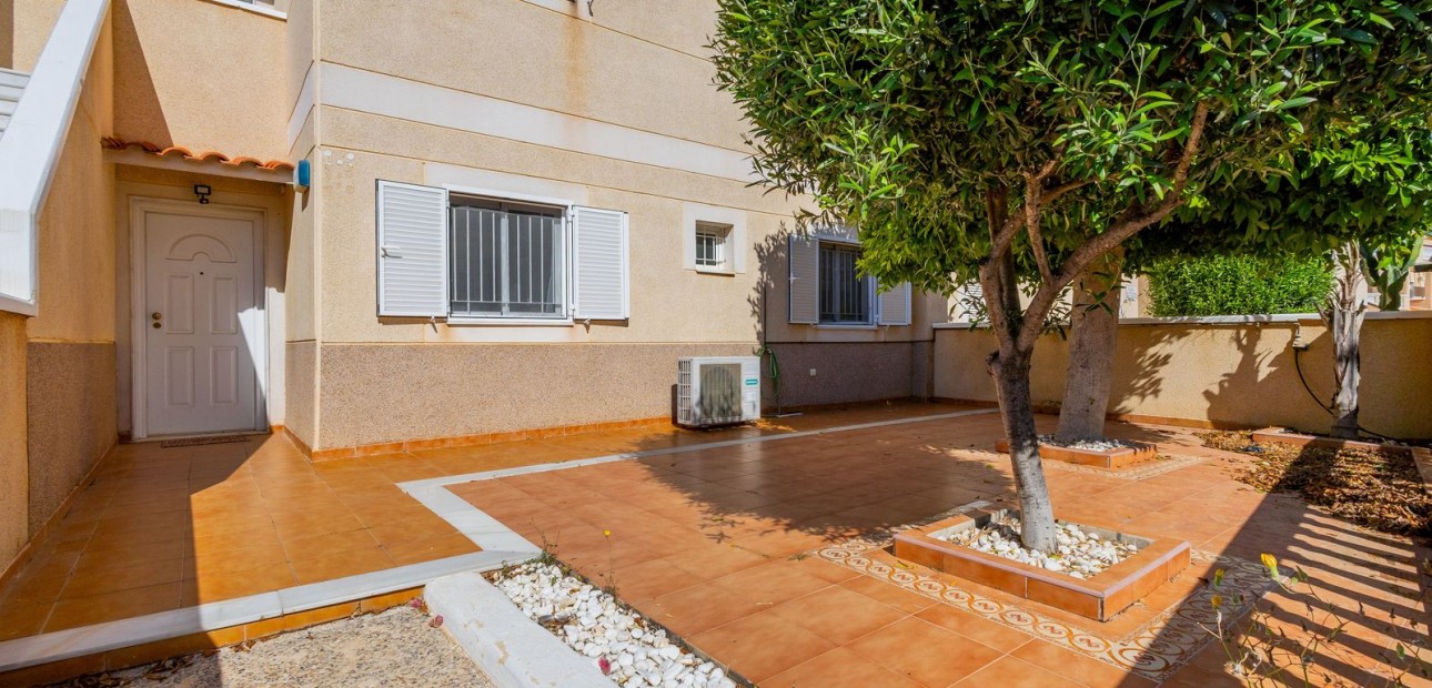 Sale - Apartment / flat -
Playa Flamenca