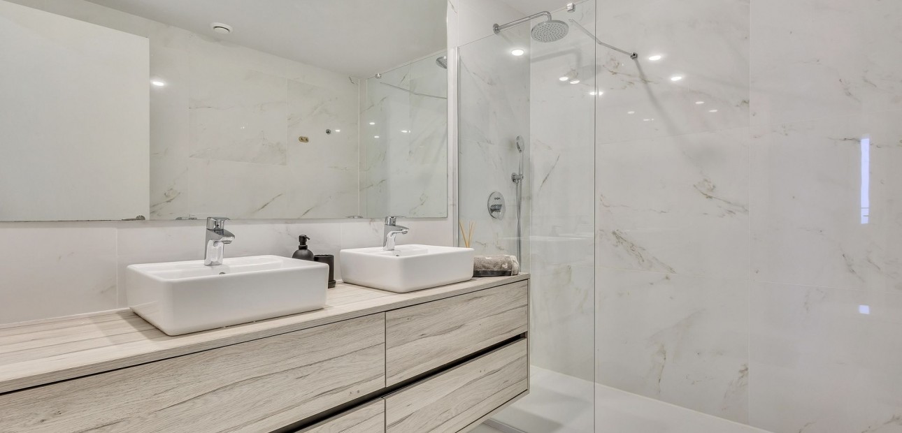 Venta - Apartamento / piso -
Benidorm