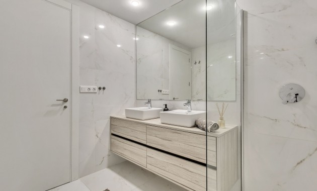 Venta - Apartamento / piso -
Benidorm