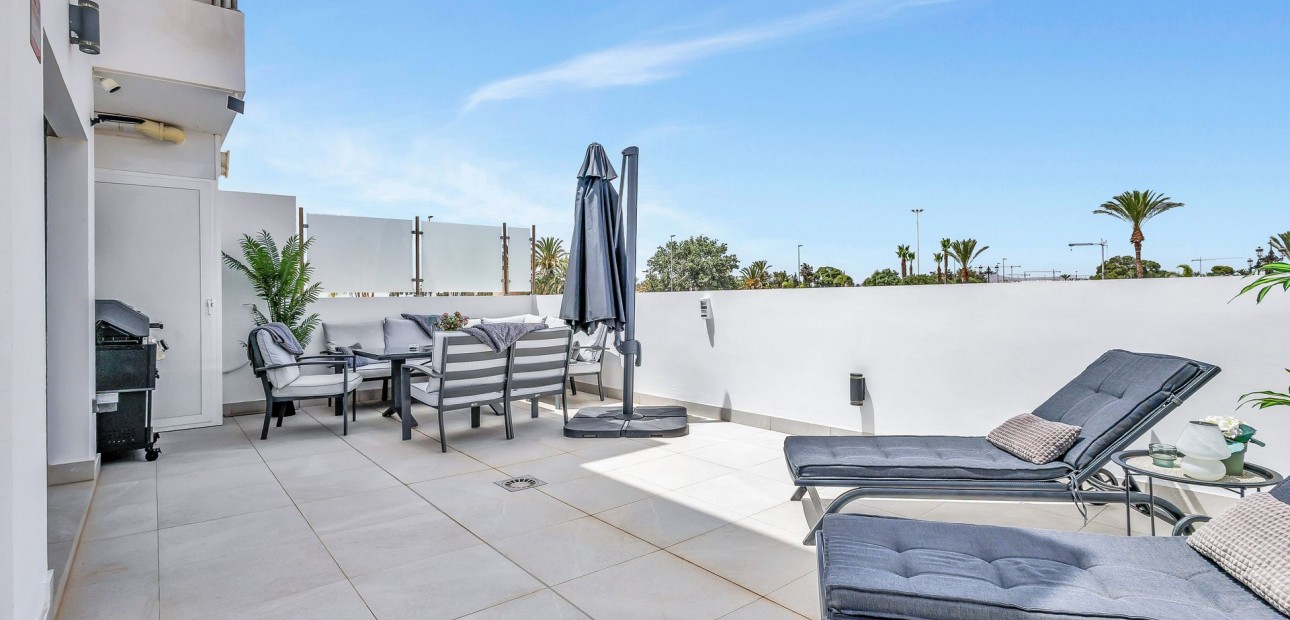 Sale - Apartment / flat -
Los Alcázares