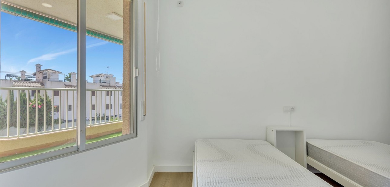 Sale - Apartment / flat -
Cabo Roig