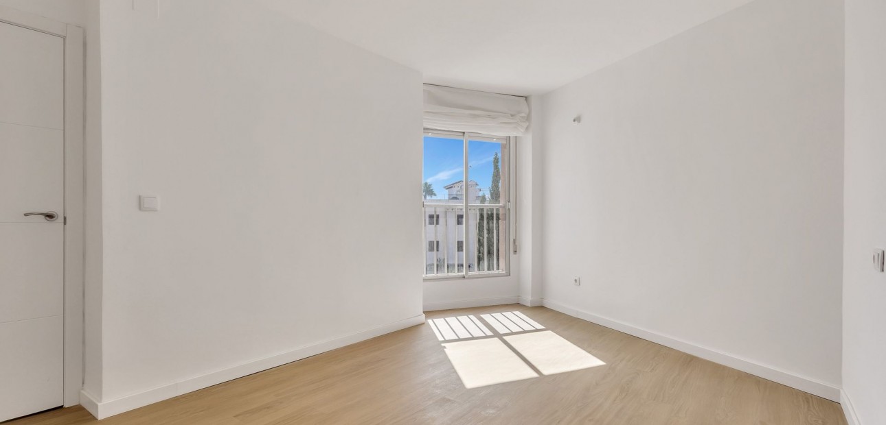 Sale - Apartment / flat -
Cabo Roig