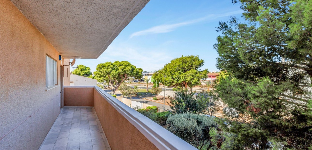 Sale - Apartment / flat -
Cabo Roig