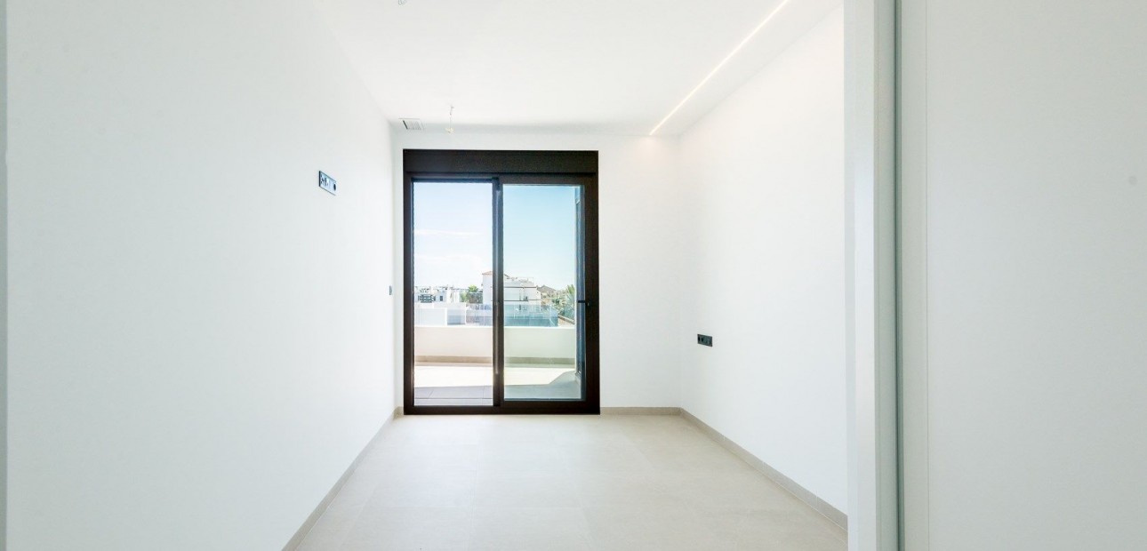 Sale - Apartment / flat -
Punta Prima