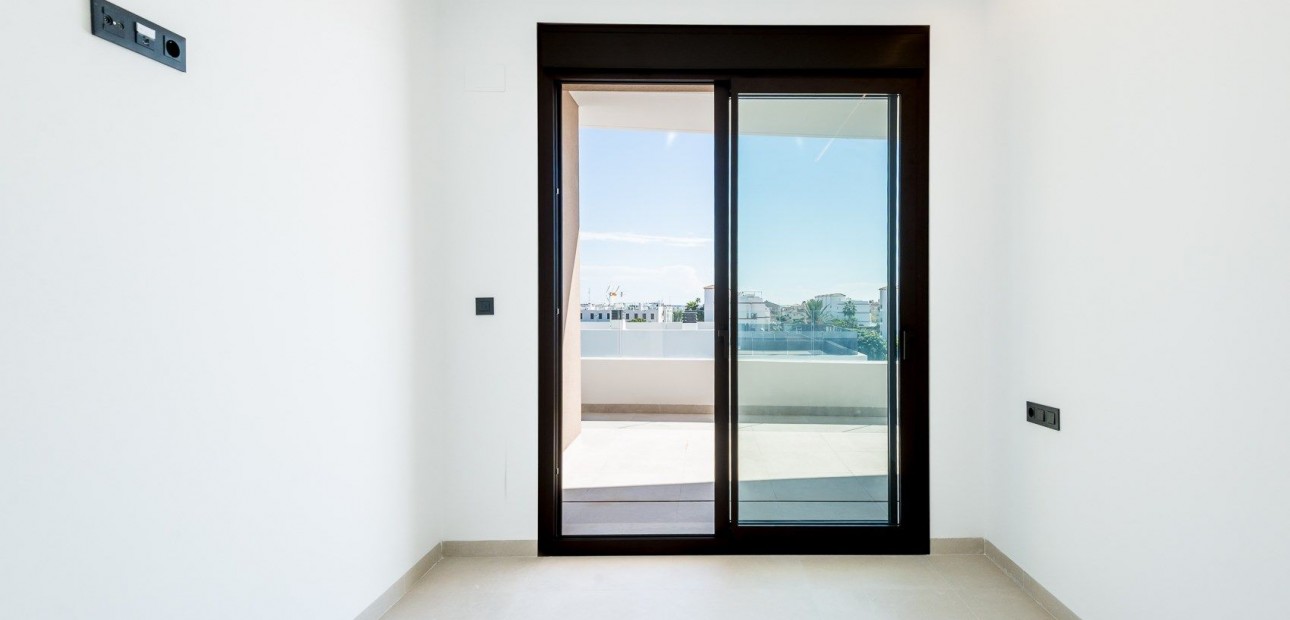 Sale - Apartment / flat -
Punta Prima