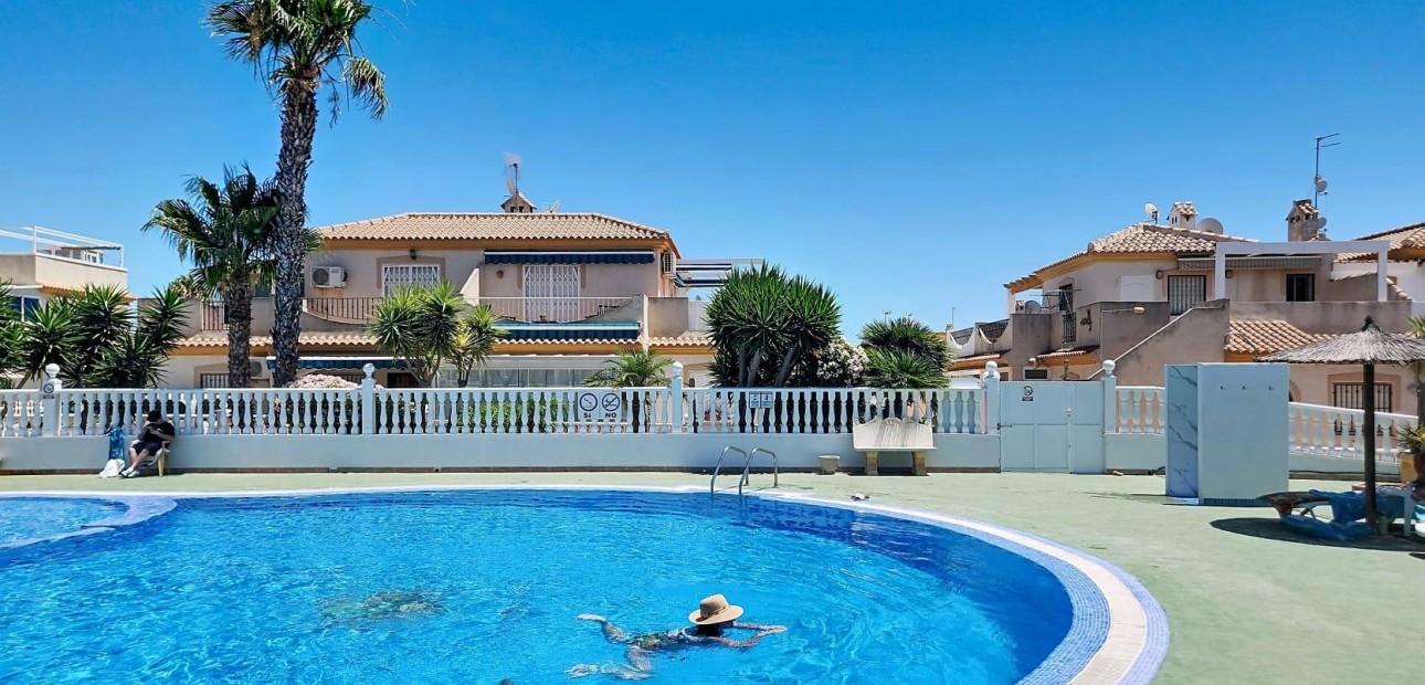 Sale - Terraced house -
Orihuela Costa - Playa Flamenca