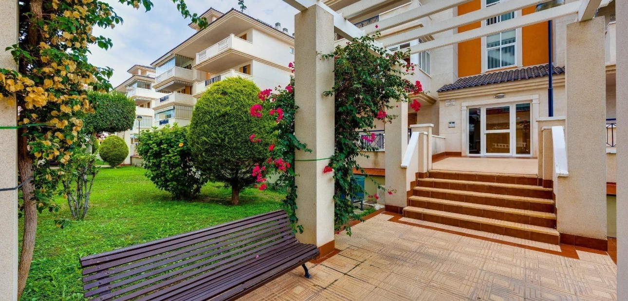 Sale - Apartment / flat -
Torrevieja - Torreblanca