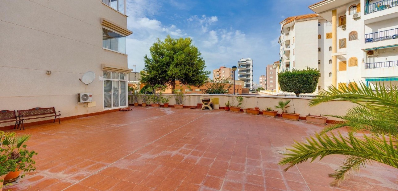 Sale - Apartment / flat -
Torrevieja - Torreblanca
