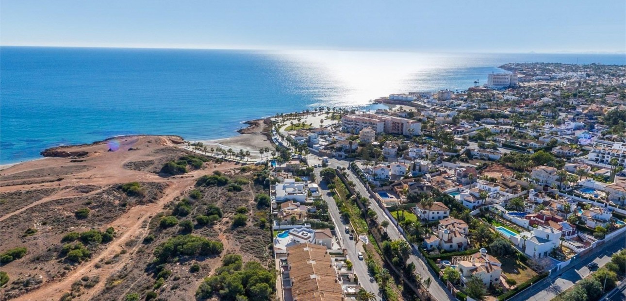 Sale - Terraced house -
Orihuela Costa - Punta Prima