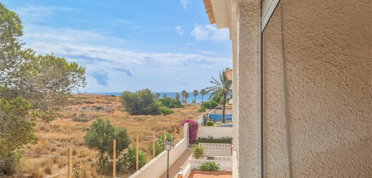 Sale - Terraced house -
Orihuela Costa - Punta Prima