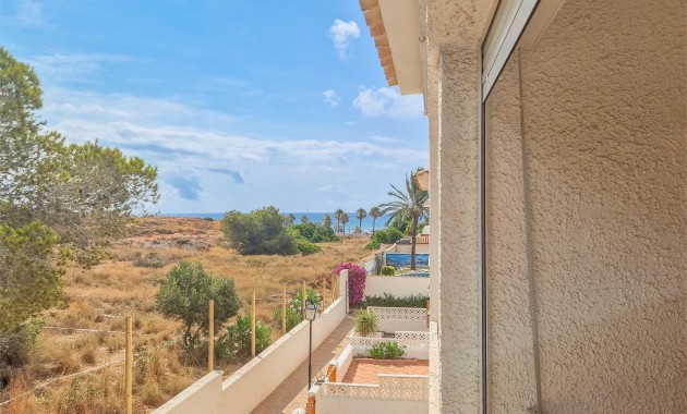 Sale - Terraced house -
Orihuela Costa - Punta Prima