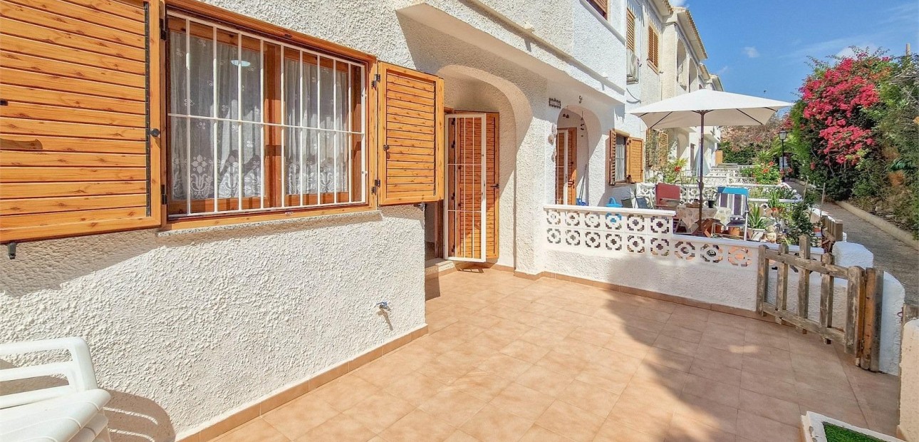 Sale - Terraced house -
Orihuela Costa - Punta Prima