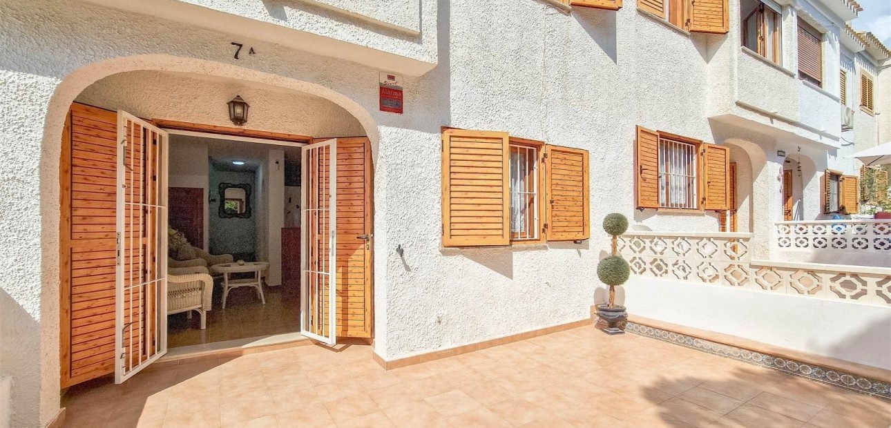Sale - Terraced house -
Orihuela Costa - Playa Flamenca