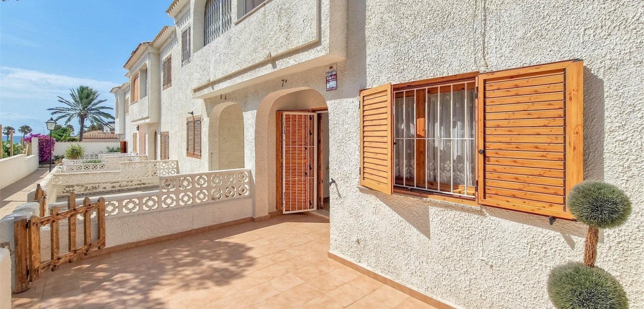 Sale - Terraced house -
Orihuela Costa - Playa Flamenca