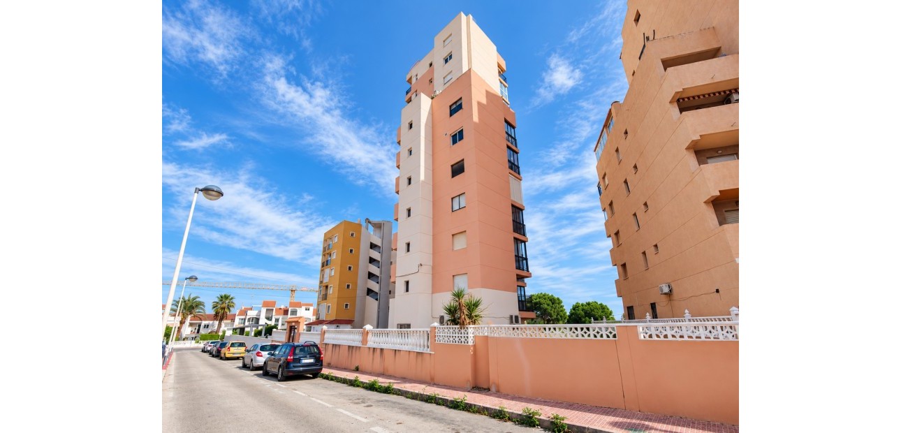 Sale - Apartment / flat -
Torrevieja - Torre La Mata