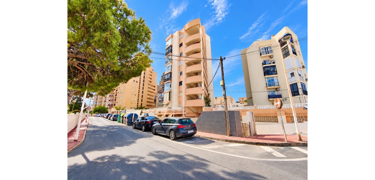 Sale - Apartment / flat -
Torrevieja - Torre La Mata