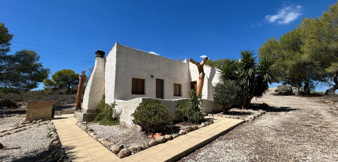 Sale - Country Property/Finca -
Torremendo