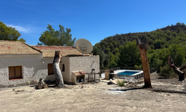 Sale - Country Property/Finca -
Torremendo