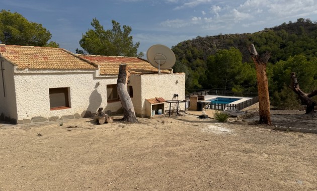 Sale - Country Property/Finca -
Torremendo