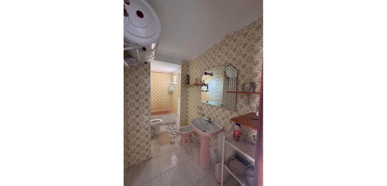 Sale - Apartment / flat -
Torrevieja - Punta prima