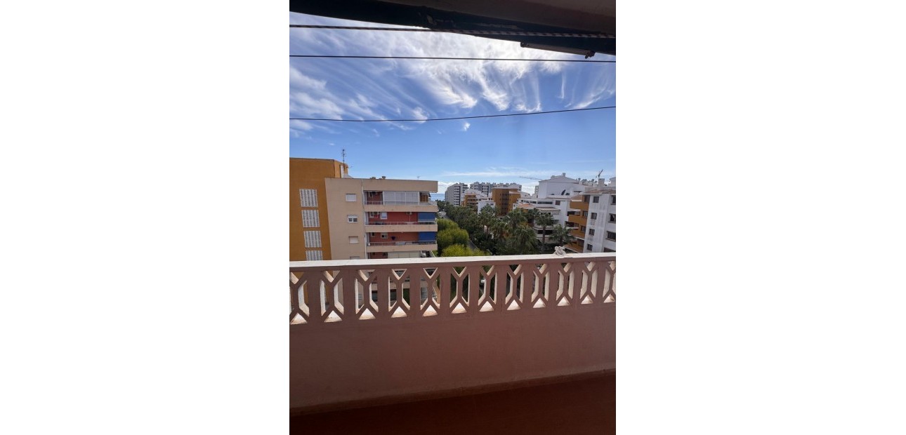Sale - Apartment / flat -
Torrevieja - Punta prima