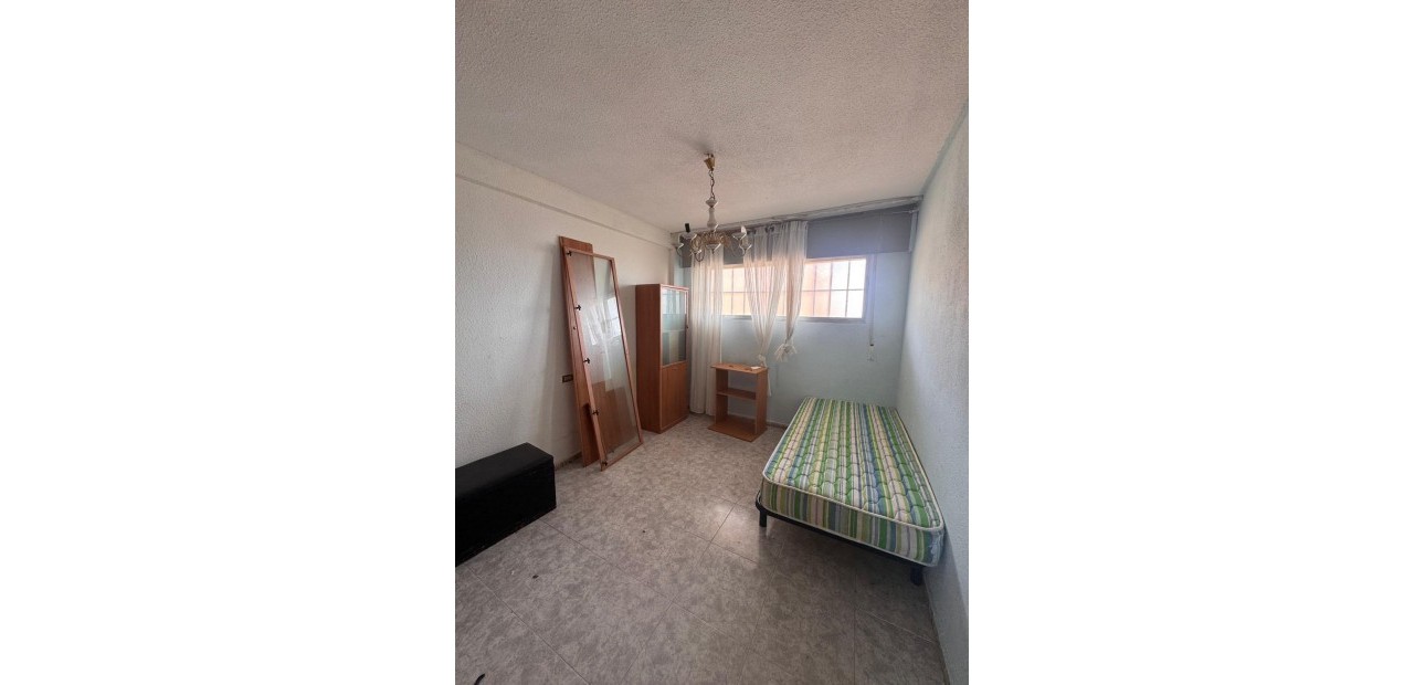 Sale - Apartment / flat -
Torrevieja - Punta prima