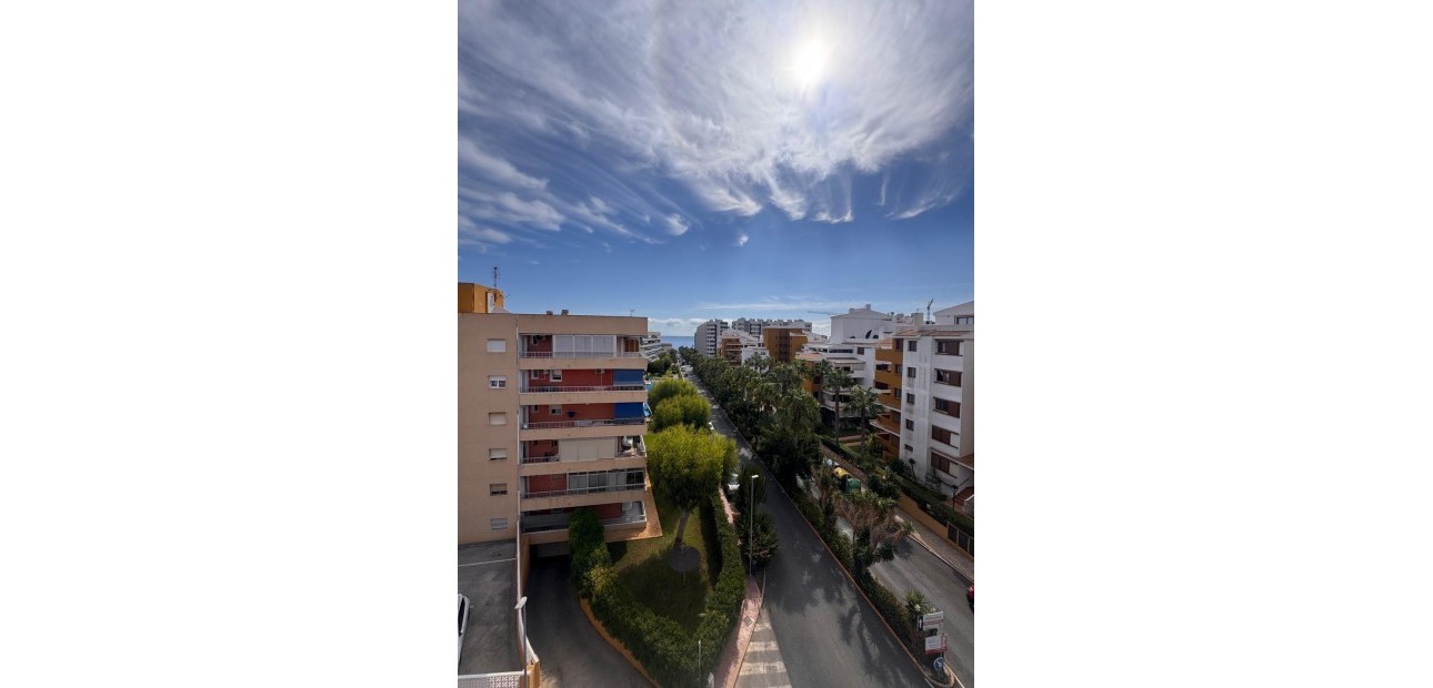 Sale - Apartment / flat -
Torrevieja - Punta prima