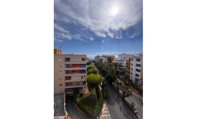 Sale - Apartment / flat -
Torrevieja - Punta prima