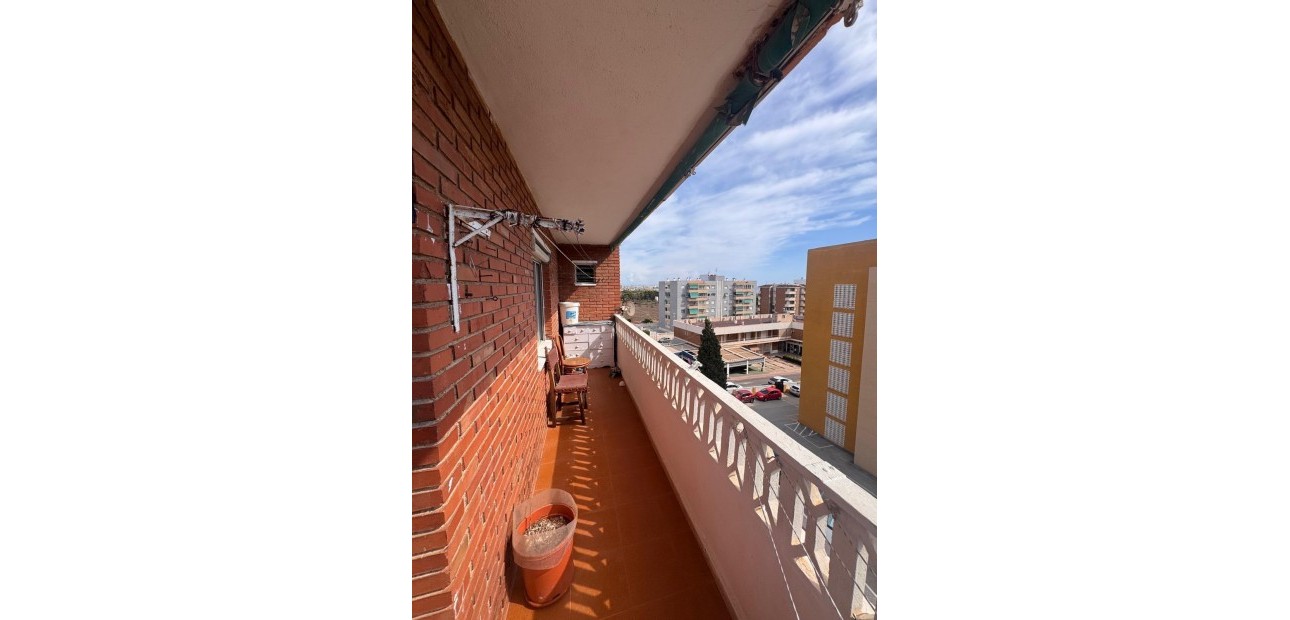Sale - Apartment / flat -
Torrevieja - Punta prima