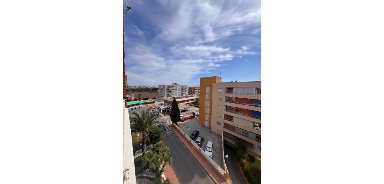 Sale - Apartment / flat -
Torrevieja - Punta prima