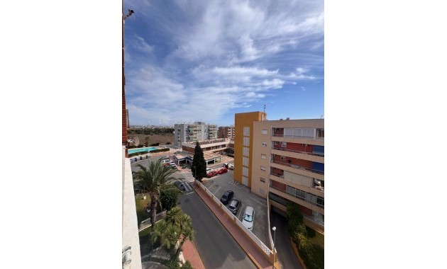 Sale - Apartment / flat -
Torrevieja - Punta prima