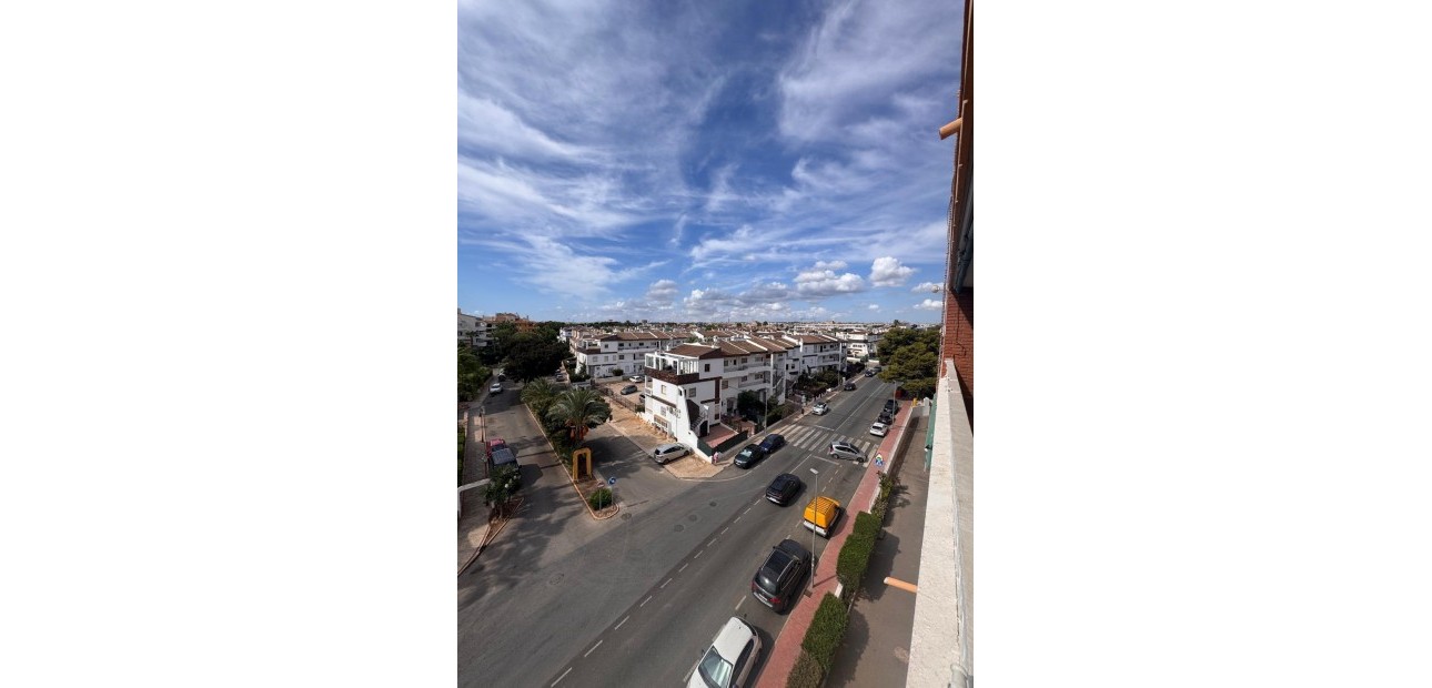 Sale - Apartment / flat -
Torrevieja - Punta prima